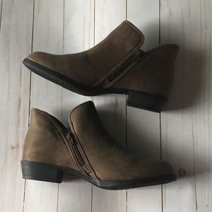 NWOT BROWN BOOTIES